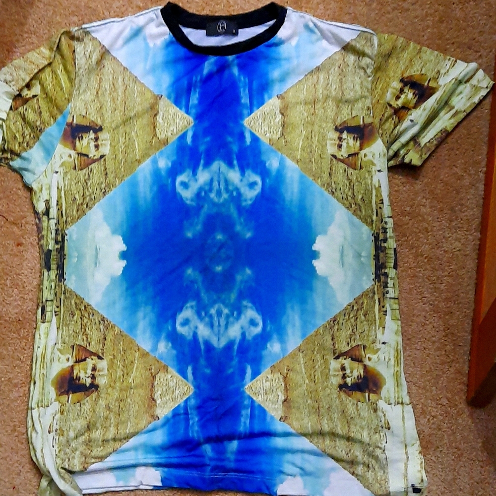 CAPTIVATE rave tee size M Egyptian sky pyramid
